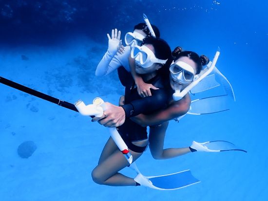 【貸切】スキンダイビング 初心者の方も経験者の方も大歓迎！海の中を深く潜り、海洋生物やサンゴ礁を間近で楽しむコース＜8歳から参加OK／宮古島or伊良部島＞