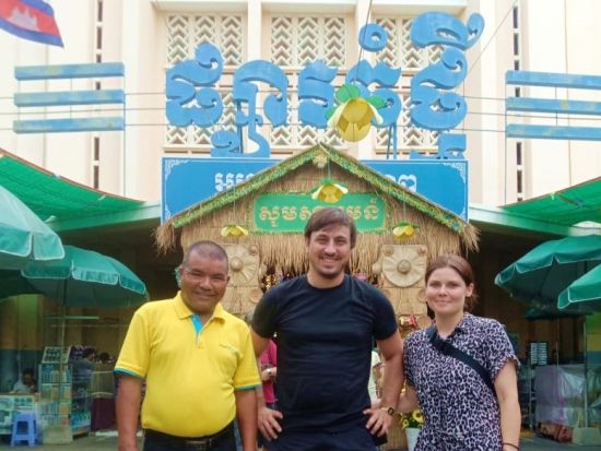 プノンペン1日観光ツアー　王宮＋国立博物館＋チャンペイアートアカデミー＋ワットボトゥムヴォティ＋ワットプノンを訪問！＜昼食付／日本語or英語ガイド＞