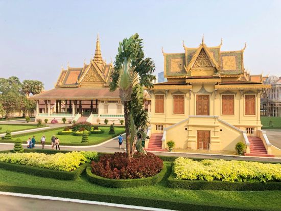 プノンペン1日観光ツアー　王宮＋国立博物館＋チャンペイアートアカデミー＋ワットボトゥムヴォティ＋ワットプノンを訪問！＜昼食付／日本語or英語ガイド＞
