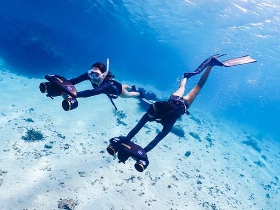 水中スクーター スキンダイビング　海中での探検がより楽しく、爽快感のあるマリンアクティビティ＜4名様までの完全貸切／10歳から参加OK／宮古島or伊良部島＞