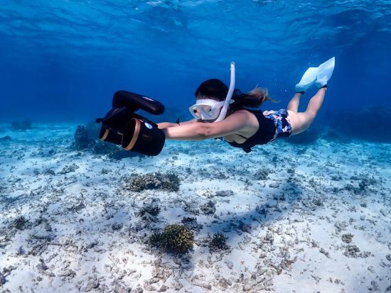 水中スクーター スキンダイビング　海中での探検がより楽しく、爽快感のあるマリンアクティビティ＜4名様までの完全貸切／10歳から参加OK／宮古島or伊良部島＞