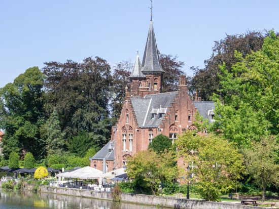 ブリュッセル＆ブルージュ日帰りツアー　美しい運河と歴史的建築を堪能＜往復ツアーバス利用／英語ガイド／パリ発＞