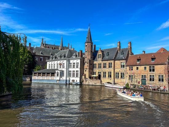 ブリュッセル＆ブルージュ日帰りツアー　美しい運河と歴史的建築を堪能＜往復ツアーバス利用／英語ガイド／パリ発＞