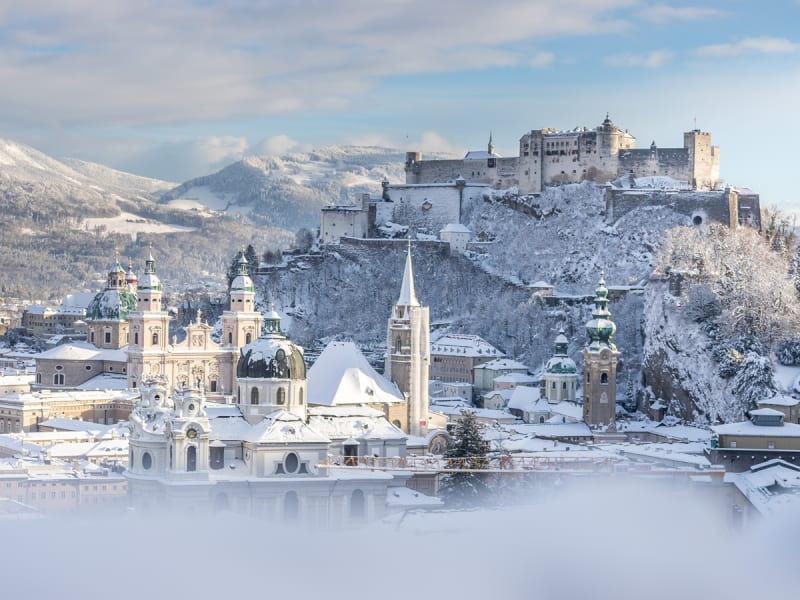 Austria_Salzburg_Old town_winter_AdobeStock_242983286