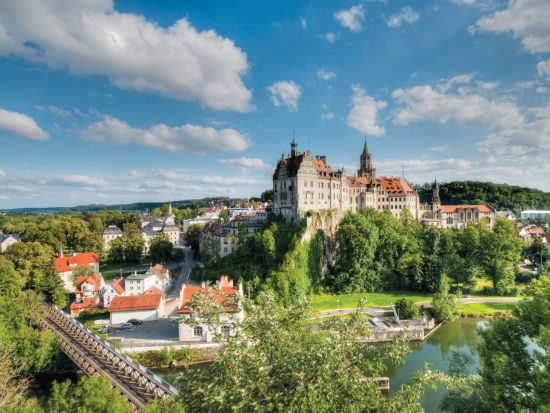 バーデン・バーデン黒い森＋ストラスブール日帰りツアー　ドイツとフランスの美しい歴史的都市を訪問＜英語ガイド／フランクフルト発＞