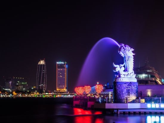 バイクで行く！ダナンフードツアー　コン市場散策＋ミークアンなど名物料理5品を味わう＜午後／英語ガイド／保険完備＞