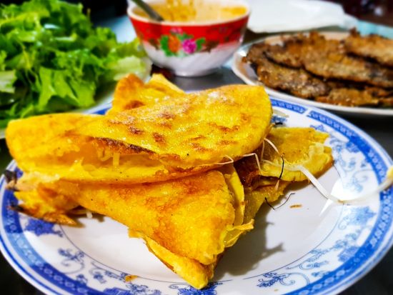 バイクで行く！ダナンフードツアー　コン市場散策＋ミークアンなど名物料理5品を味わう＜午後／英語ガイド／保険完備＞