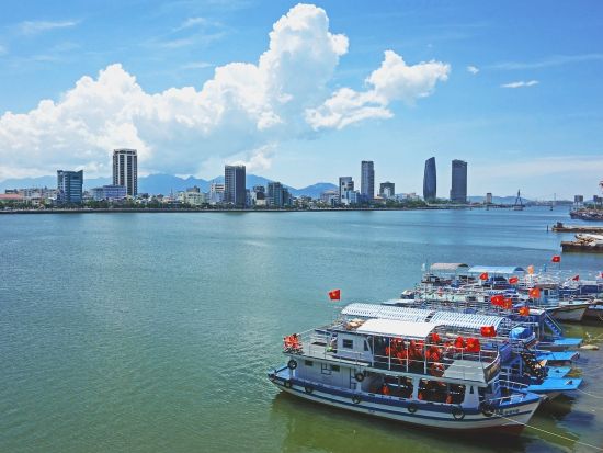 バイクで行く！ダナンフードツアー　コン市場散策＋ミークアンなど名物料理5品を味わう＜午後／英語ガイド／保険完備＞