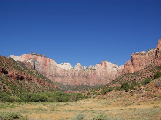 Zion_Temples_and_Towers_pixta_27353460_M