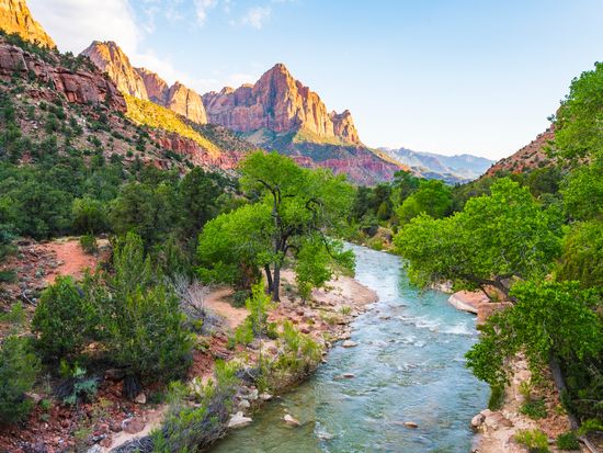 Zion_Virgin_river_pixta_47501921_M