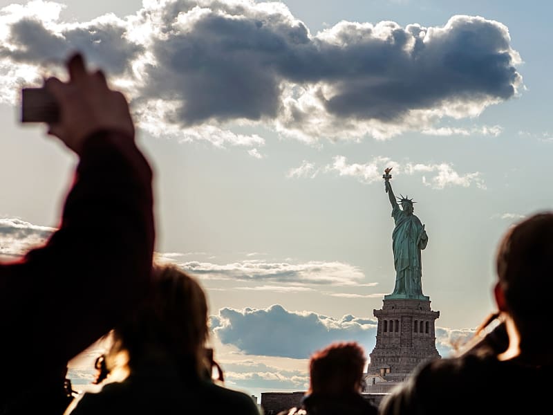 USA_New York_Statue of Liberty_Cruise_Ferry_shutterstock_127322657