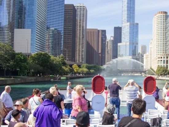 シカゴ建築センターリバークルーズ　シカゴのファーストレディ号に乗船　＜90分／英語ガイド＞
