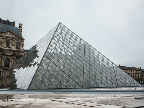 France_Paris_The-Louvre-Museum_shutterstock_645142630