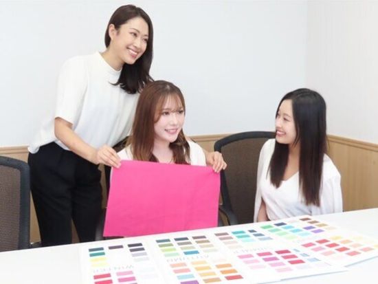 パーソナルカラー診断＋骨格診断！資生堂出身講師直伝 選べるショッピング同行 あなたに合うファッションやコスメをご提案♪ 英語対応可＜100分～180分／銀座＞