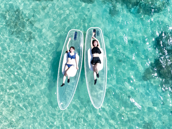 【貸切】クリアSUP 透明ボードで水中まで＜90分／ドローン撮影付／宮古島＞