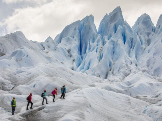 ペリト・モレノ氷河ハイキング　パタゴニアで有名なミニトレッキング ＜7～5月／英語ガイド／エル・カラファテ発＞