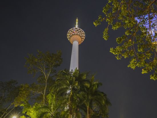 レストラン「サーティー8」ディナー＆KLタワー展望台　夜景鑑賞ツアー