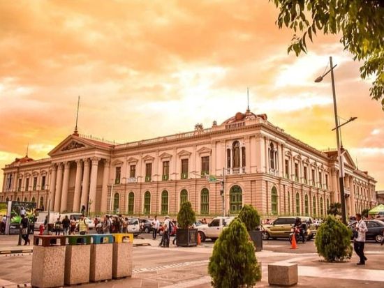 サンサルバドル1日ツアー　大聖堂や国立宮殿などの市内観光＋エル ボケロン国立公園で火口散策＋サンタ テクラ観光を満喫！＜英語ガイド／サンサルバドル発＞