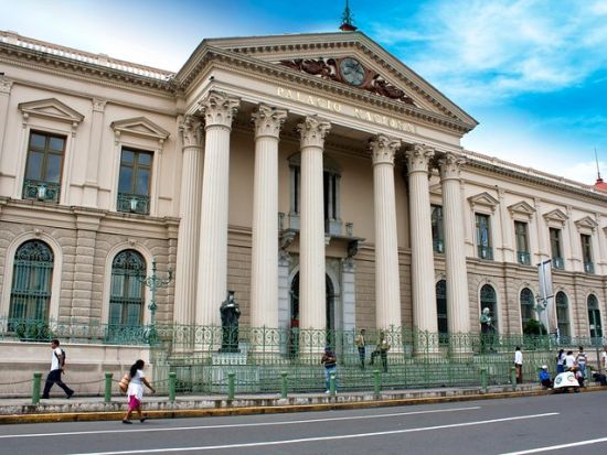 サンサルバドル1日ツアー　大聖堂や国立宮殿などの市内観光＋エル ボケロン国立公園で火口散策＋サンタ テクラ観光を満喫！＜英語ガイド／サンサルバドル発＞