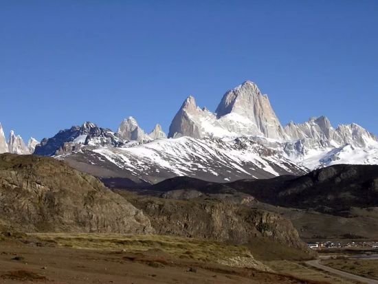 エル・チャルテン　ロス・グラシアレス国立公園 日帰りトレッキングツアー ＜昼食付き／英語ガイド／エル・カラファテ発＞