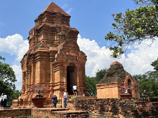 ビーチリゾート ファンティエット（ムイネー）日帰りツアー　白い砂丘を訪れる ＜昼食＆夕食付き／日本語ガイド／高速道路利用／ホーチミン発／貸切プランあり＞