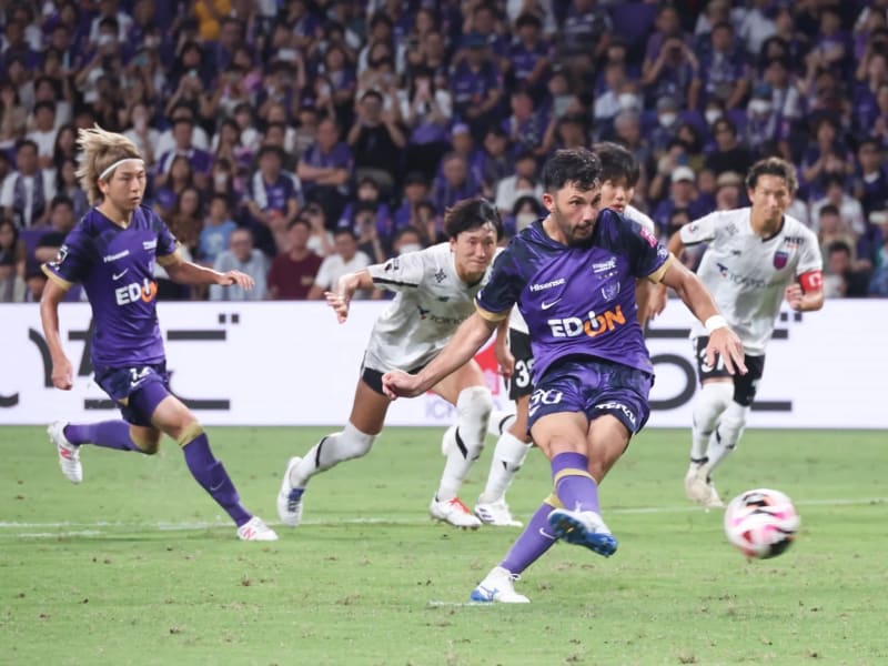 J1_-_Sanfrecce_Hiroshima_2_o7ffmg