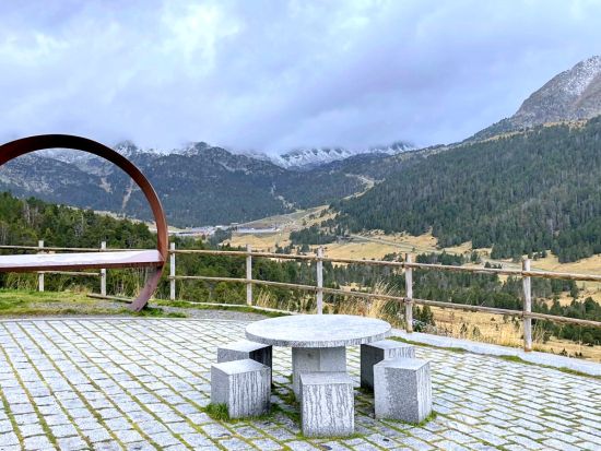 スペイン近郊2か国 1日観光ツアー　フランスとアンドラ公国を訪問　世界遺産モン・ルイ＆絶景シルク・ド・ペッソン＆アンドラ・ラ・ベリャ＜英語ガイド／バルセロナ発＞