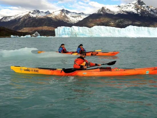 ペリト・モレノ氷河 カヤック体験　氷河を間近に観察して自然を満喫 ＜8～5月／英語ガイド＞