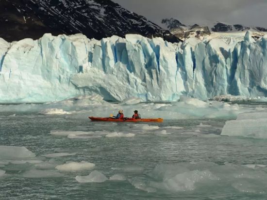ペリト・モレノ氷河 カヤック体験　氷河を間近に観察して自然を満喫 ＜8～5月／英語ガイド＞