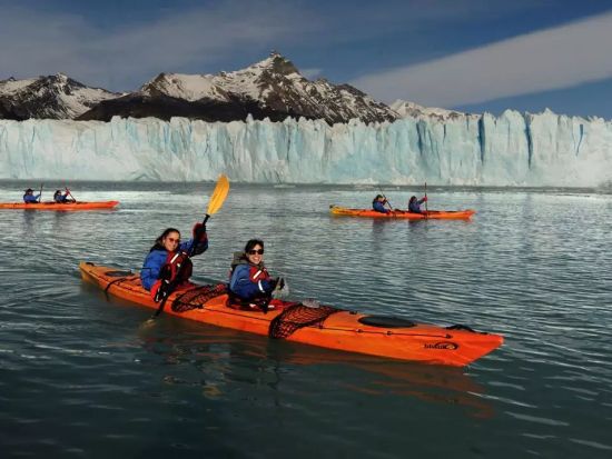 ペリト・モレノ氷河 カヤック体験　氷河を間近に観察して自然を満喫 ＜8～5月／英語ガイド＞