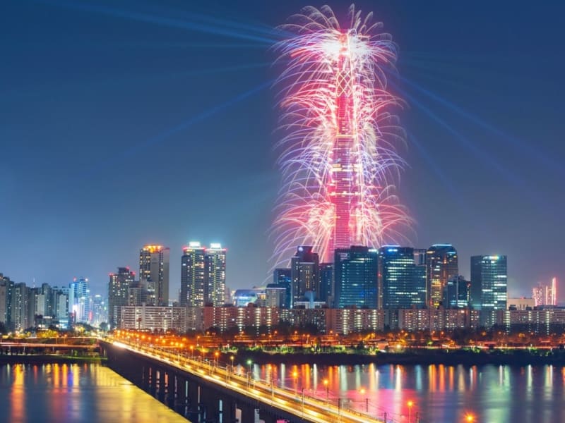 Korea_Seoul_lottetower_newyear_shutterstock_2408340983