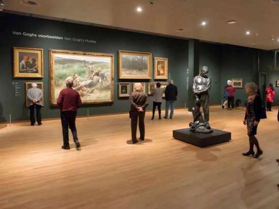 名画の物語をガイド付きで堪能！ゴッホ美術館見学ツアー＜英語ガイド／約2.5時間＞