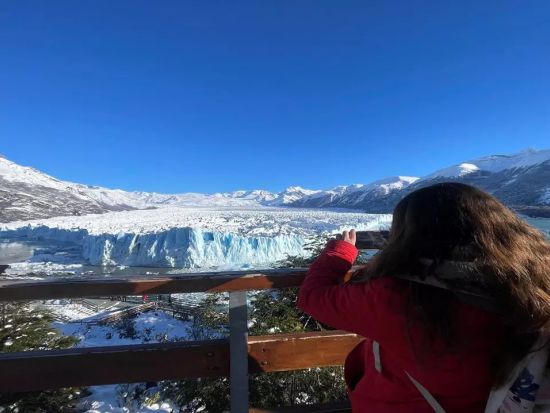ペリト・モレノ氷河　ロス・グラシアレス国立公園で氷の景色を満喫する日帰りツアー ＜英語ガイド／エル・カラファテ発＞