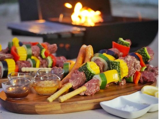 【ディナータイム】離島の夜を満喫！こだわりのメニューと星空を堪能できる島BBQプラン＜2名～／与那国島Cafe&Barむんぶてらす＞