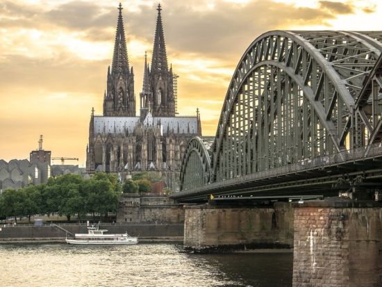 【貸切】ケルン観光　半日ウォーキングツアー　文化と歴史を感じる　グループ参加がオトク！＜日本語ガイドまたは英語ガイド／約1時間半＞ 