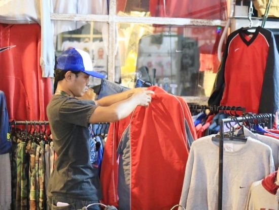 【夕方到着の方へ】空港発！シーナカリン鉄道市場ナイトツアー　ヴィンテージとグルメが彩るナイトマーケットへご案内＜日本語ガイド／送迎＞