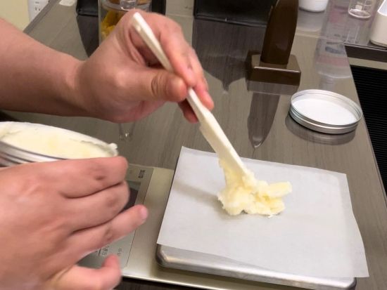 ハンドクリーム作り体験 お気に入りの沖縄アロマと100％天然素材で生ハンドクリームが作れる！雨の日でも沖縄旅を満喫＜約40分／那覇＞ 