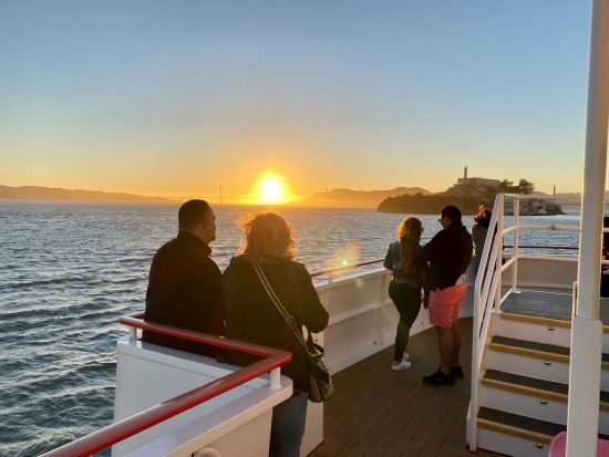 サンフランシスコ 夕日または夜景クルーズ　アルカトラズ島＆ゴールデンゲートブリッジ ＜クルーズ120分＞