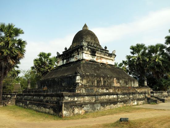 Wat Visunnalat_Stupa_AdobeStock_404710805