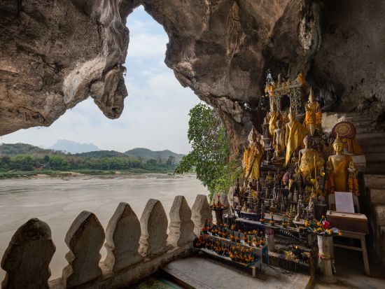 ラオス2泊3日ツアー 世界遺産ルアンパバーン観光＋メコン川クルーズ  選べるホテル＜日本語ガイド／往復航空券付き／食事付き／バンコク発＞