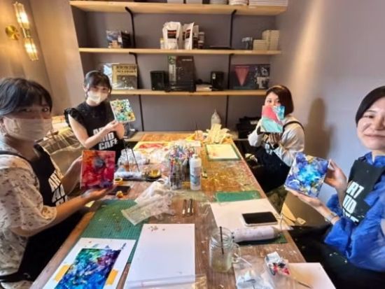 【原宿】アルコールインクアート体験　ゴールド&シルバーのアルコールインクアートで独自のアートを思い描く新体験プラン＜2時間／1～6名＞