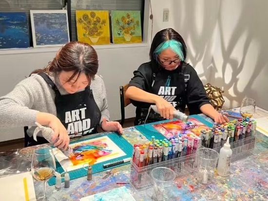 【下北沢】アルコールインクアート体験　ゴールド&シルバーのアルコールインクアートで独自のアートを思い描く新体験プラン＜2時間／1～6名＞