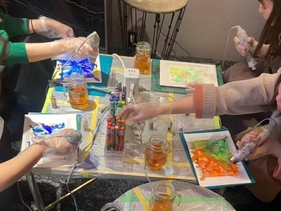 【下北沢】アルコールインクアート体験　ゴールド&シルバーのアルコールインクアートで独自のアートを思い描く新体験プラン＜2時間／1～6名＞