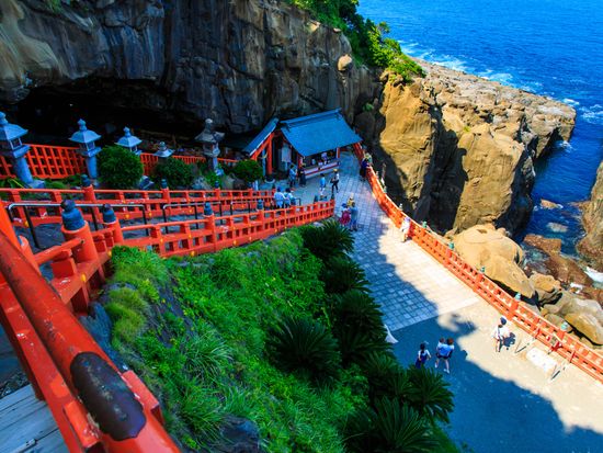 pixta_43065231_鵜戸神宮・鵜戸千畳敷奇岩