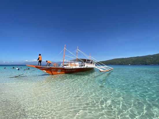 ジンベイザメシュノーケリング＋スミロン島（幻の島・サンドバー）上陸＋カワサン滝トレッキング＜BBQランチ／日本語ガイド／送迎＞