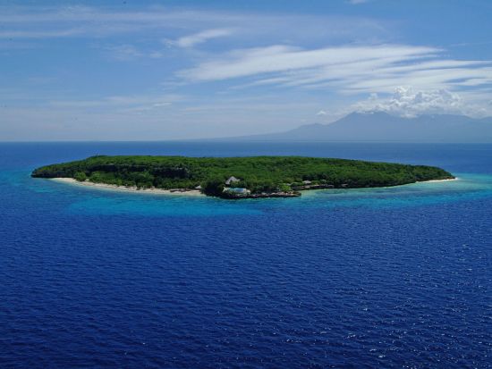 ジンベイザメシュノーケリング＋スミロン島（幻の島・サンドバー）上陸＋カワサン滝トレッキング＜BBQランチ／日本語ガイド／送迎＞