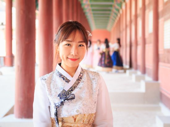 ソウル市内観光ツアー　景福宮（キョンボックン）＆三清洞　韓服を着て散策を楽しむ！ 韓国料理ランチ込み＜午前／日本語ガイド＞