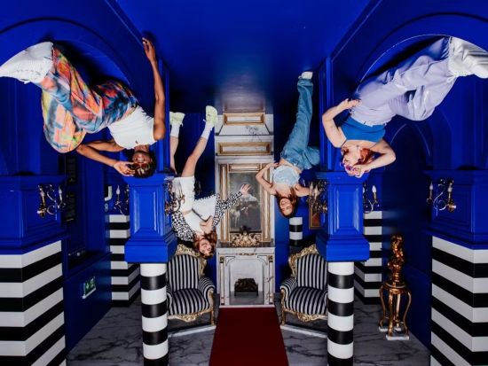 逆さま チケット予約・前売り券