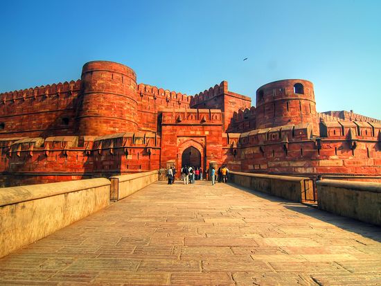 India_Agra_Agra Fort_shutterstock_99873773