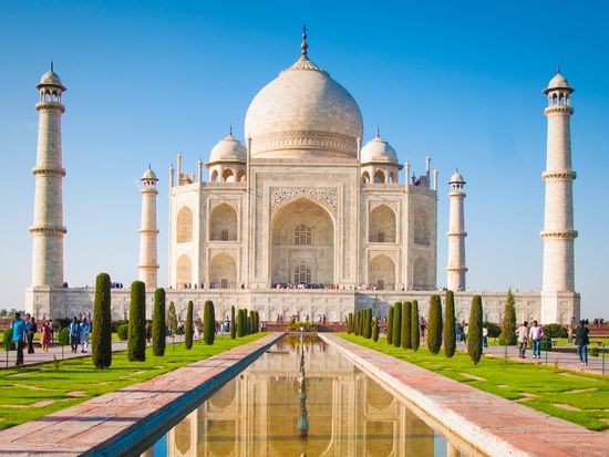India_Agra_Taj Mahal_shutterstock_120633745